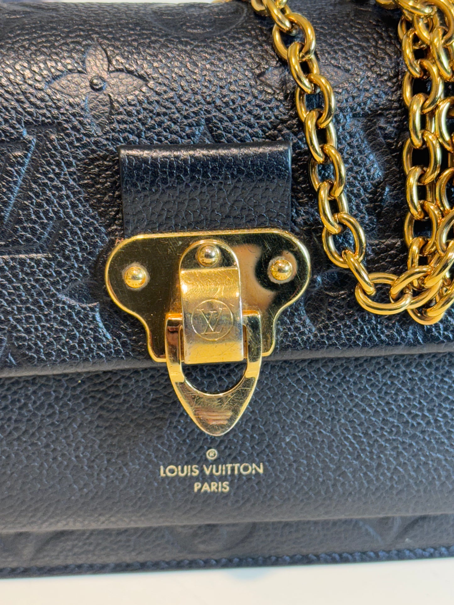 LOUIS VUITTON
Vavin leather handbag