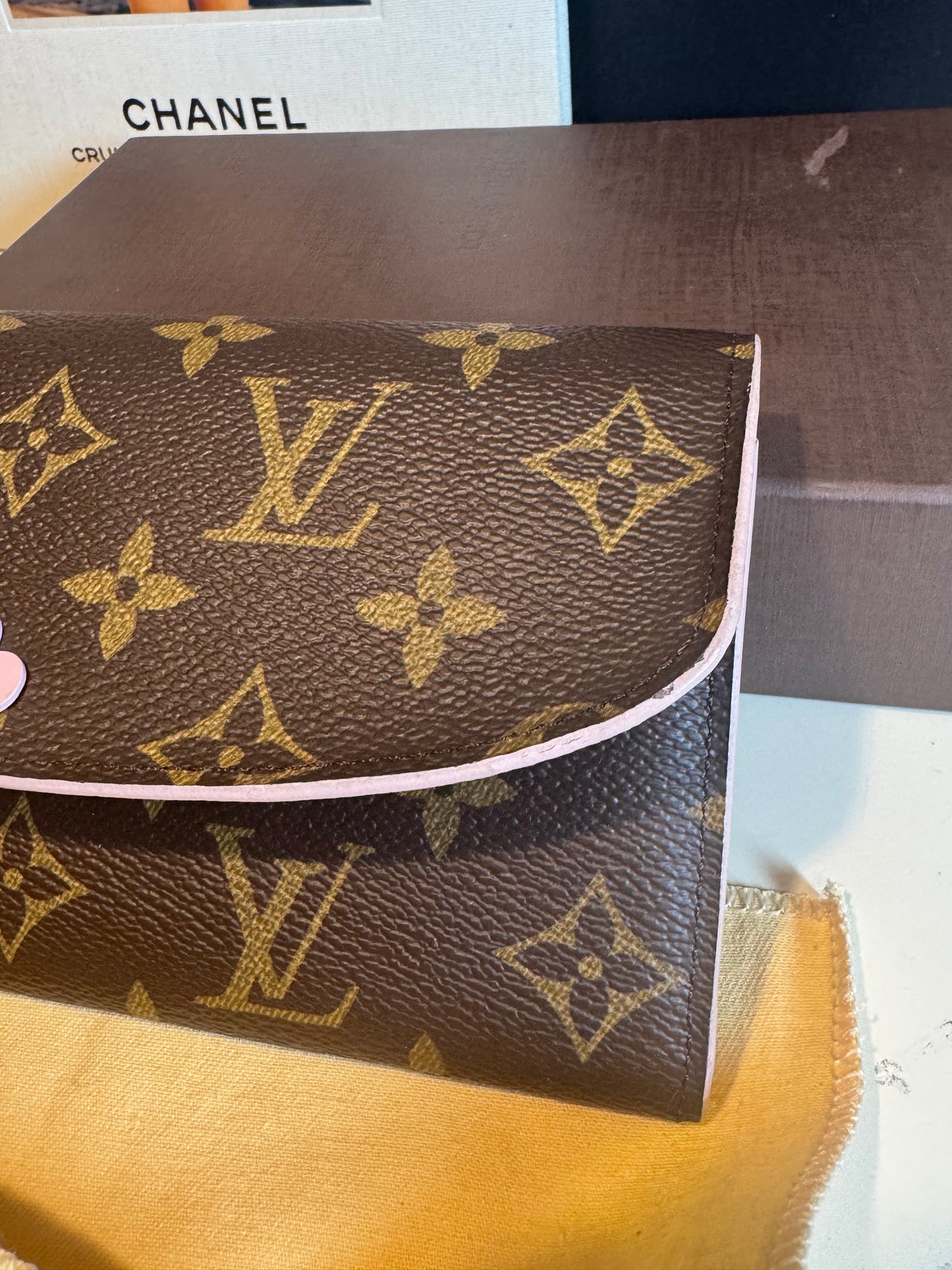 Louis Vuitton Monogram Emily Flower
Pink Long Wallet