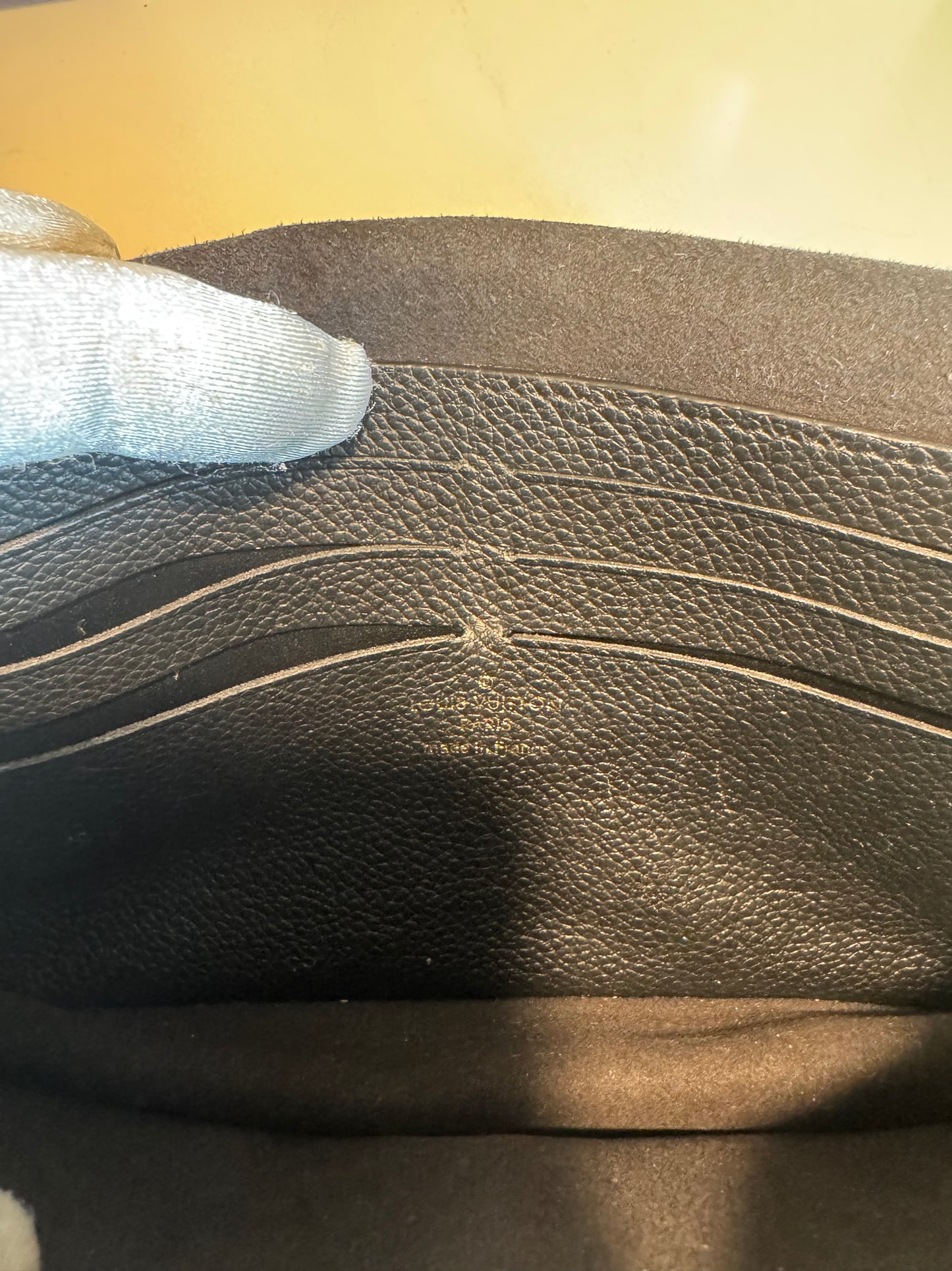 LOUIS VUITTON
Vavin leather handbag