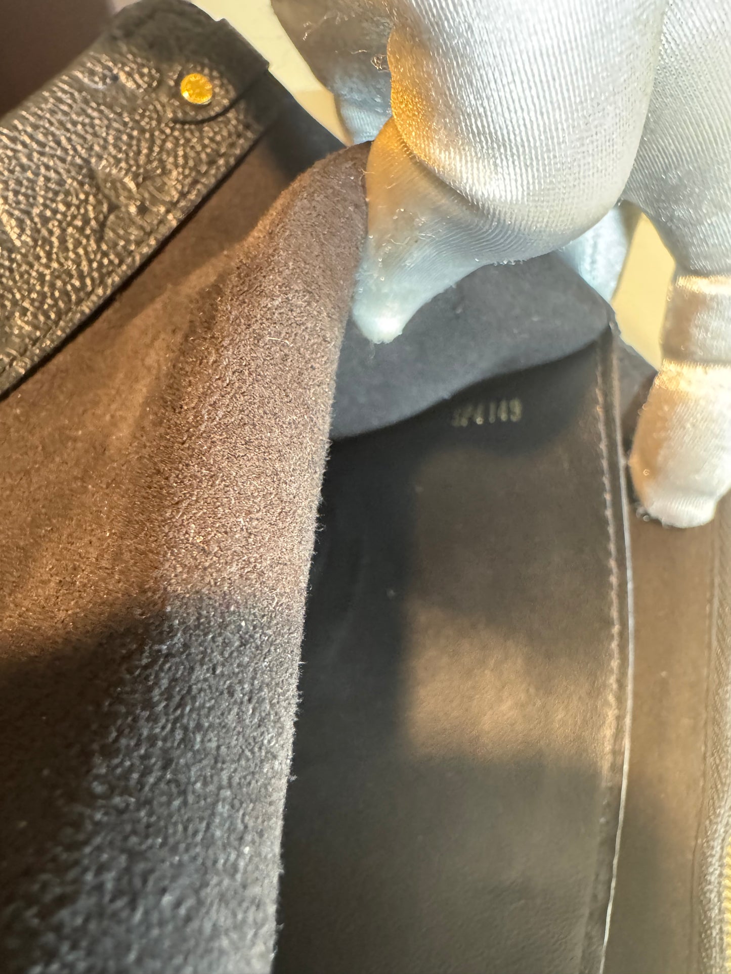 LOUIS VUITTON
Vavin leather handbag