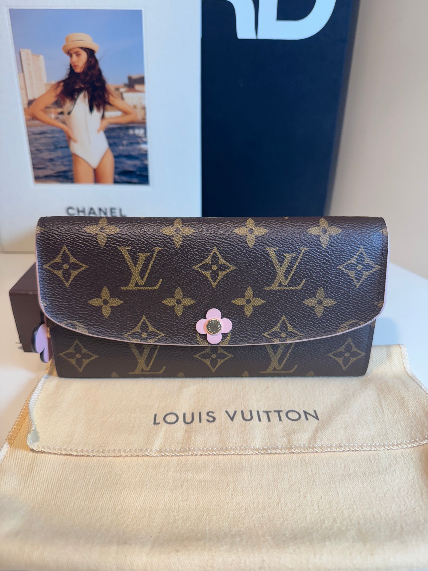 Louis Vuitton Monogram Emily Flower
Pink Long Wallet