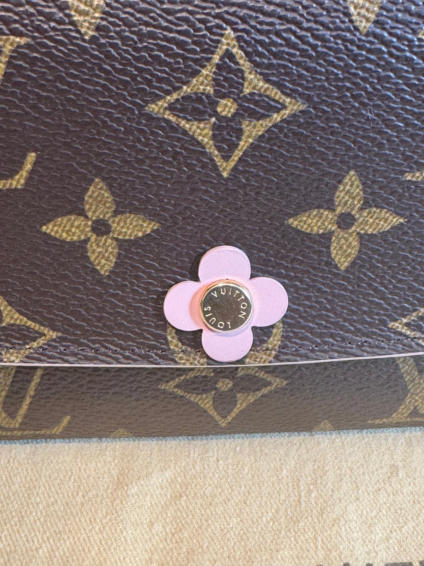 Louis Vuitton Monogram Emily Flower
Pink Long Wallet
