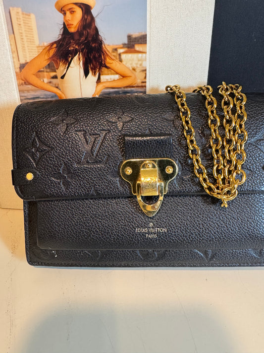 LOUIS VUITTON
Vavin leather handbag