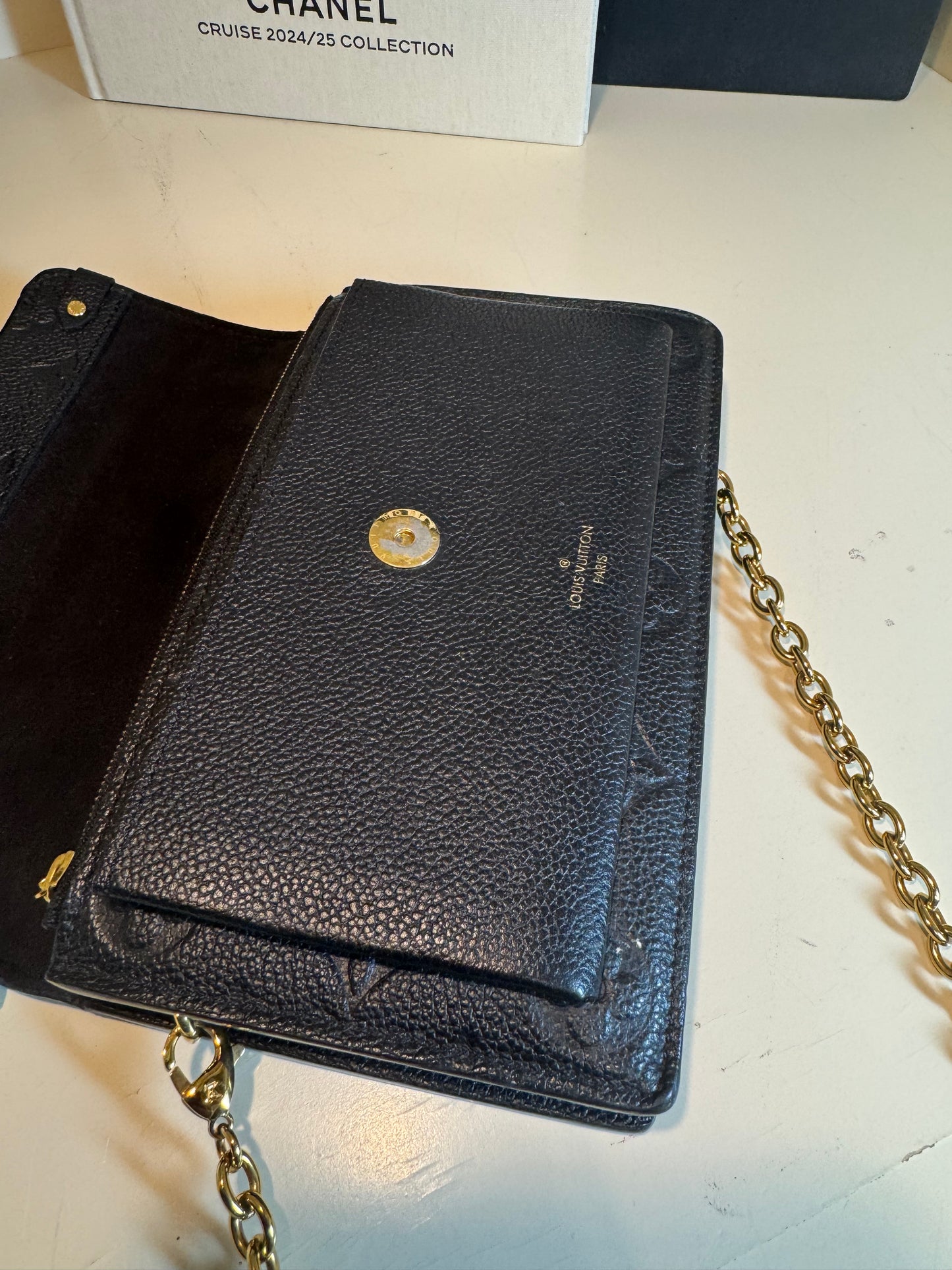 LOUIS VUITTON
Vavin leather handbag