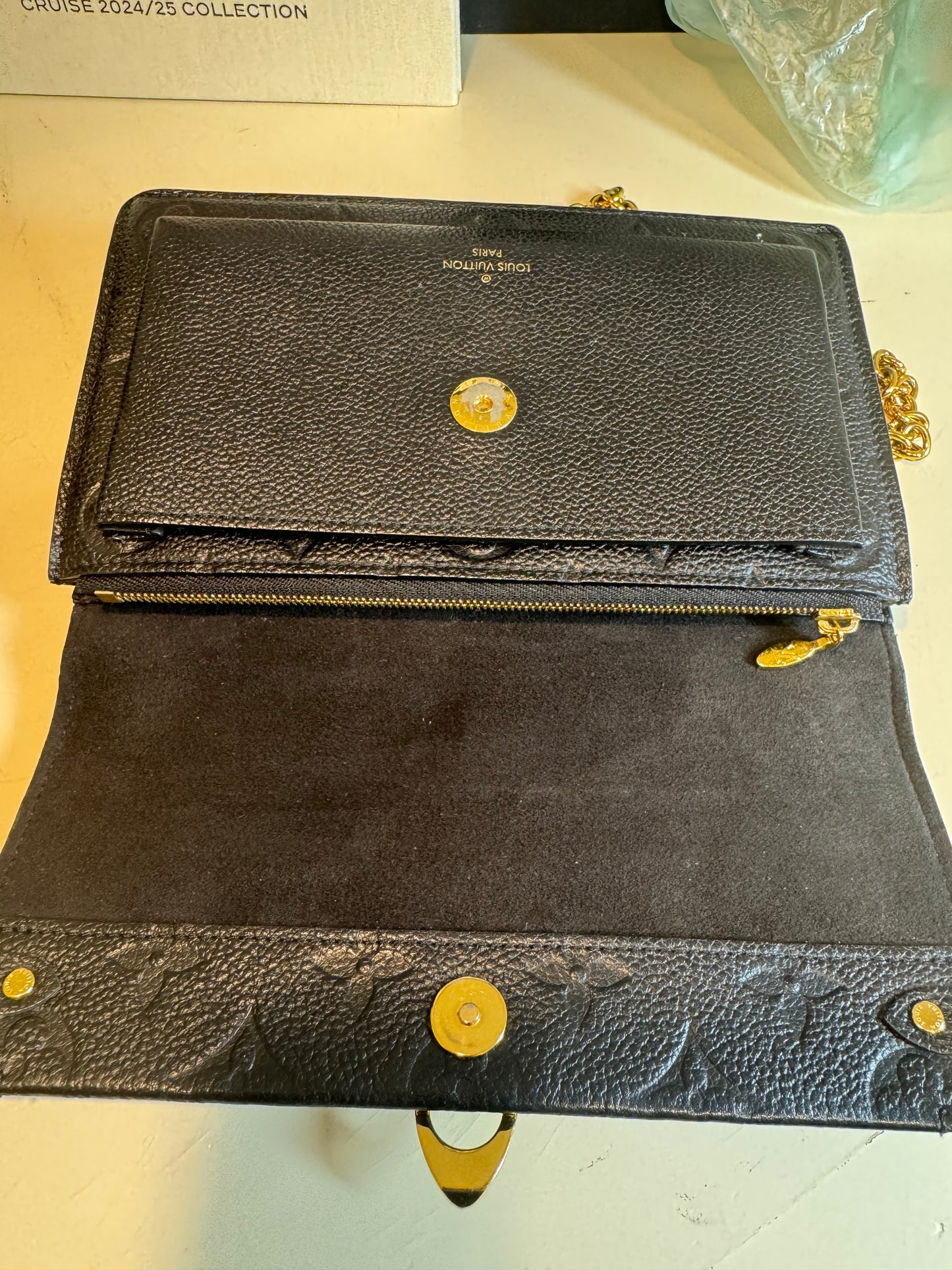 LOUIS VUITTON
Vavin leather handbag