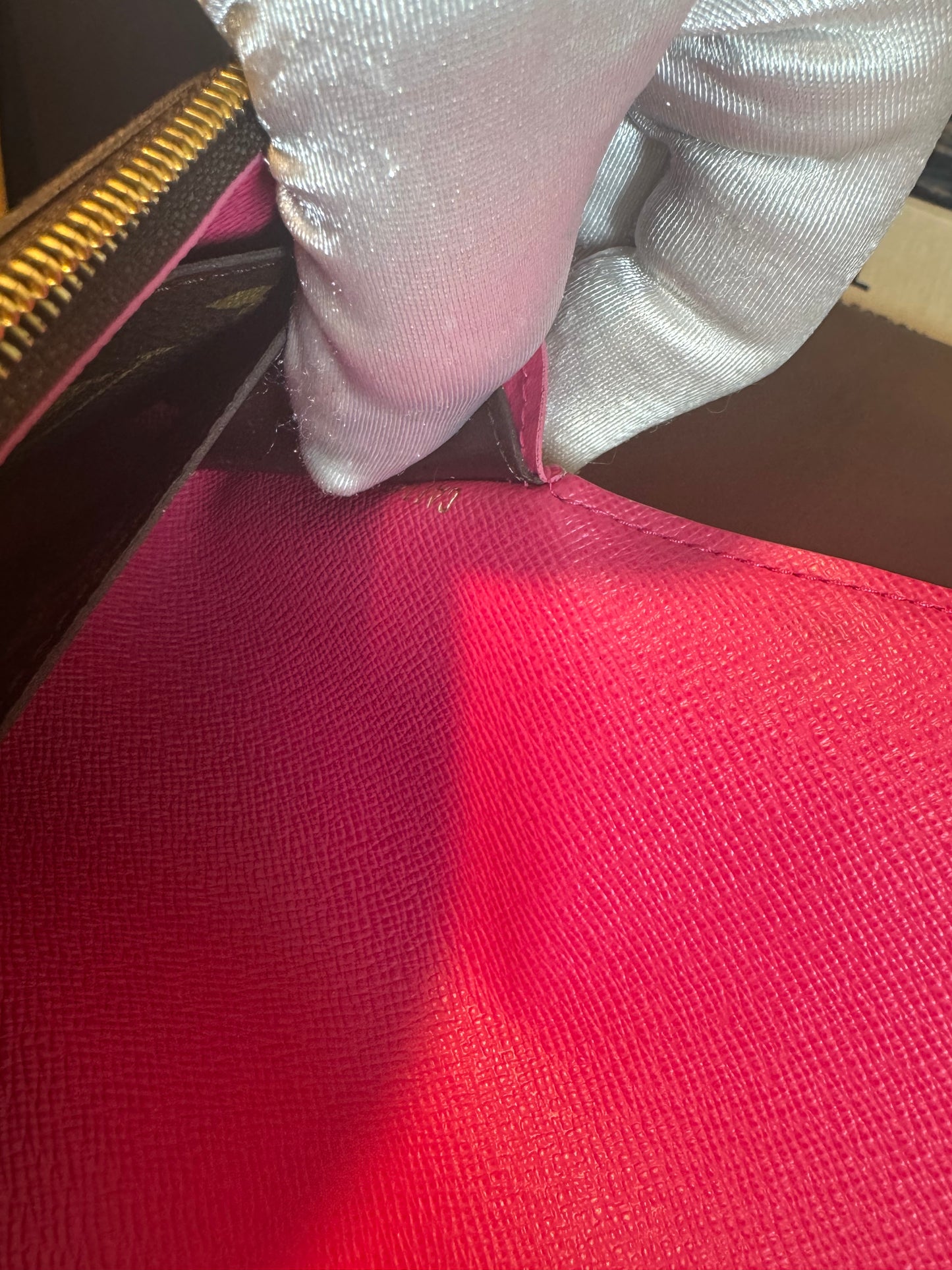 Louis Vuitton Monogram Emily Flower
Pink Long Wallet