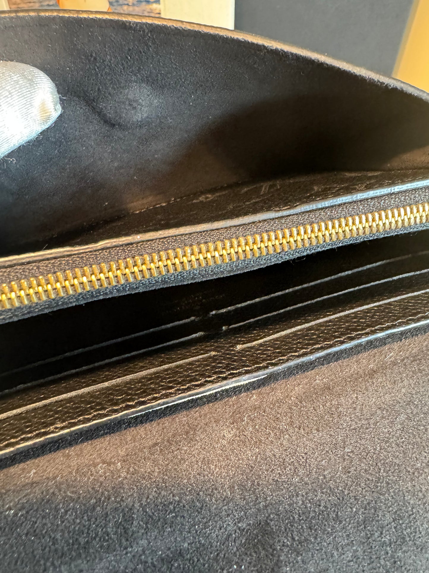 LOUIS VUITTON
Vavin leather handbag