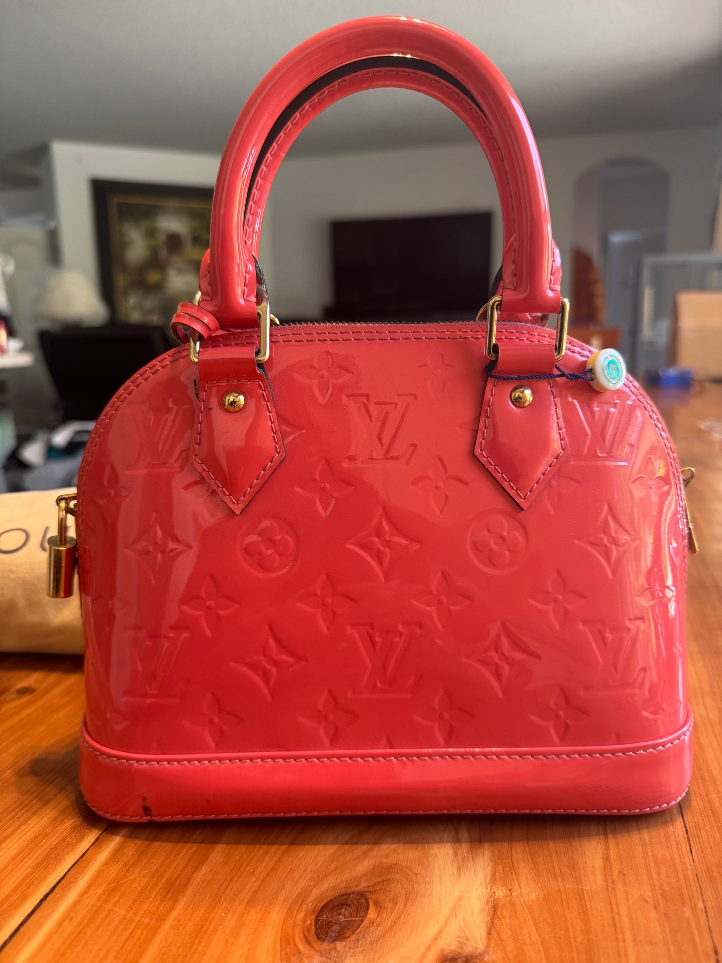 Louis Vuitton Alma BB – Vernis Leather (Coral/Pink)