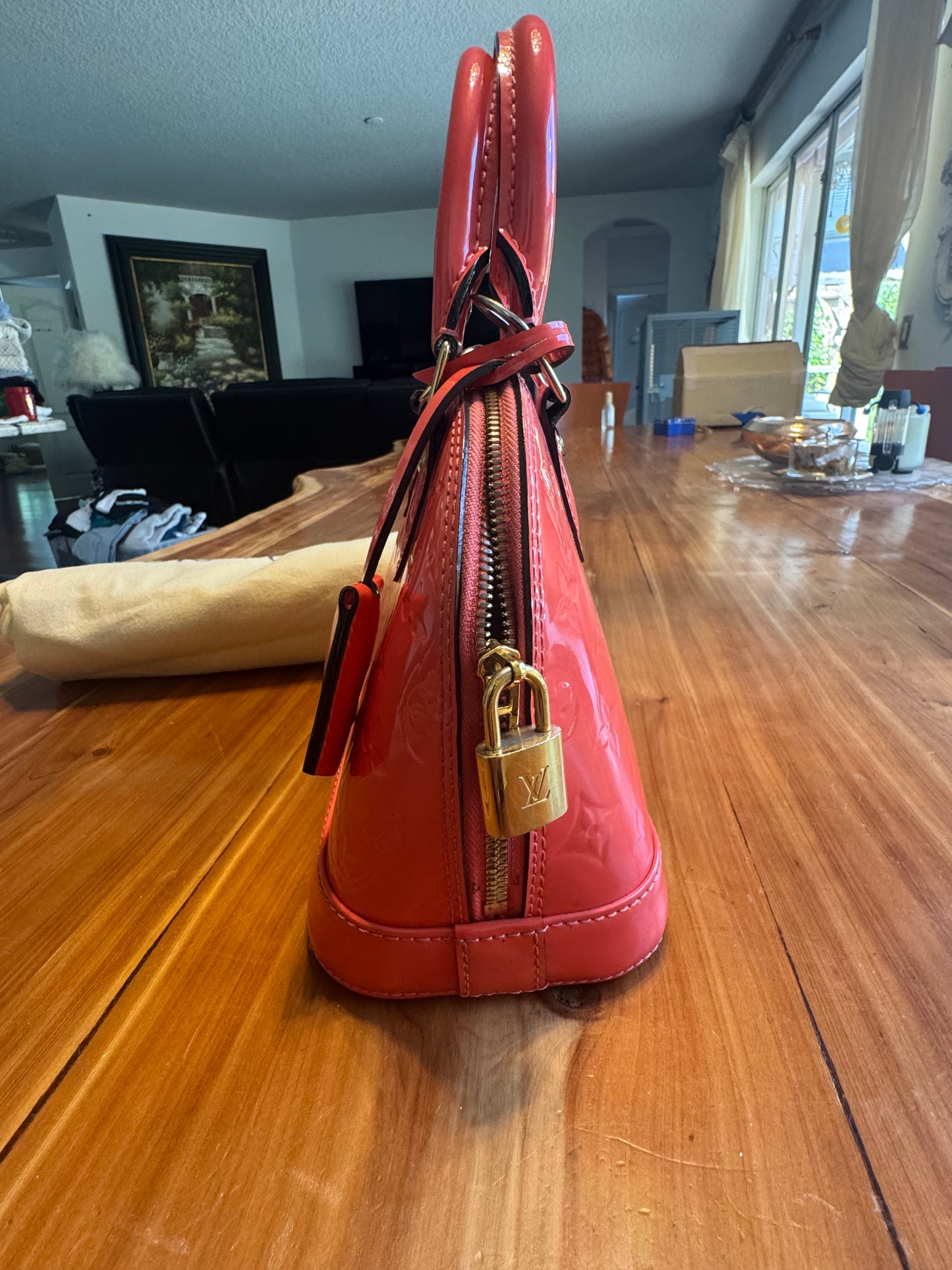 Louis Vuitton Alma BB – Vernis Leather (Coral/Pink)