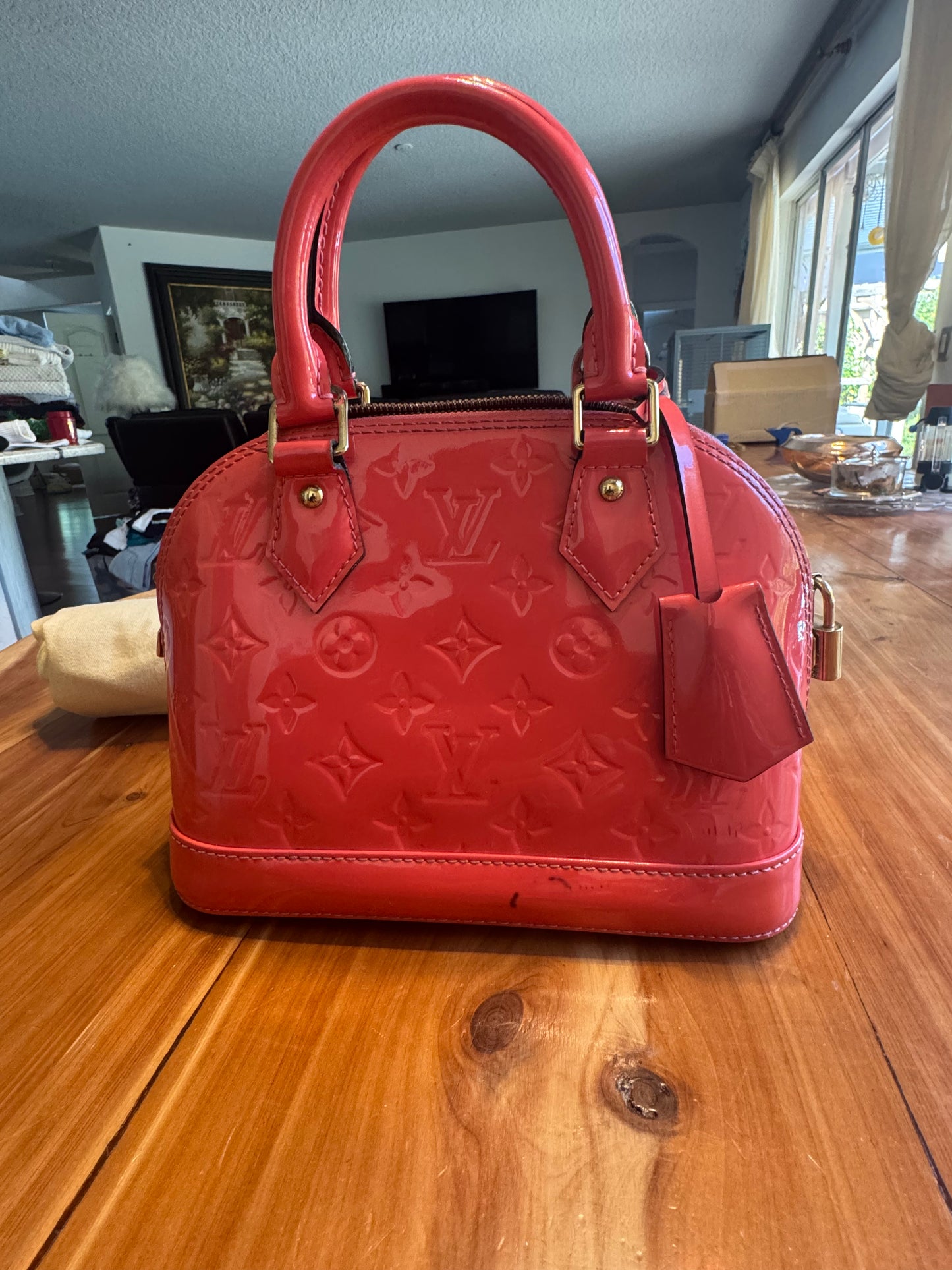 Louis Vuitton Alma BB – Vernis Leather (Coral/Pink)