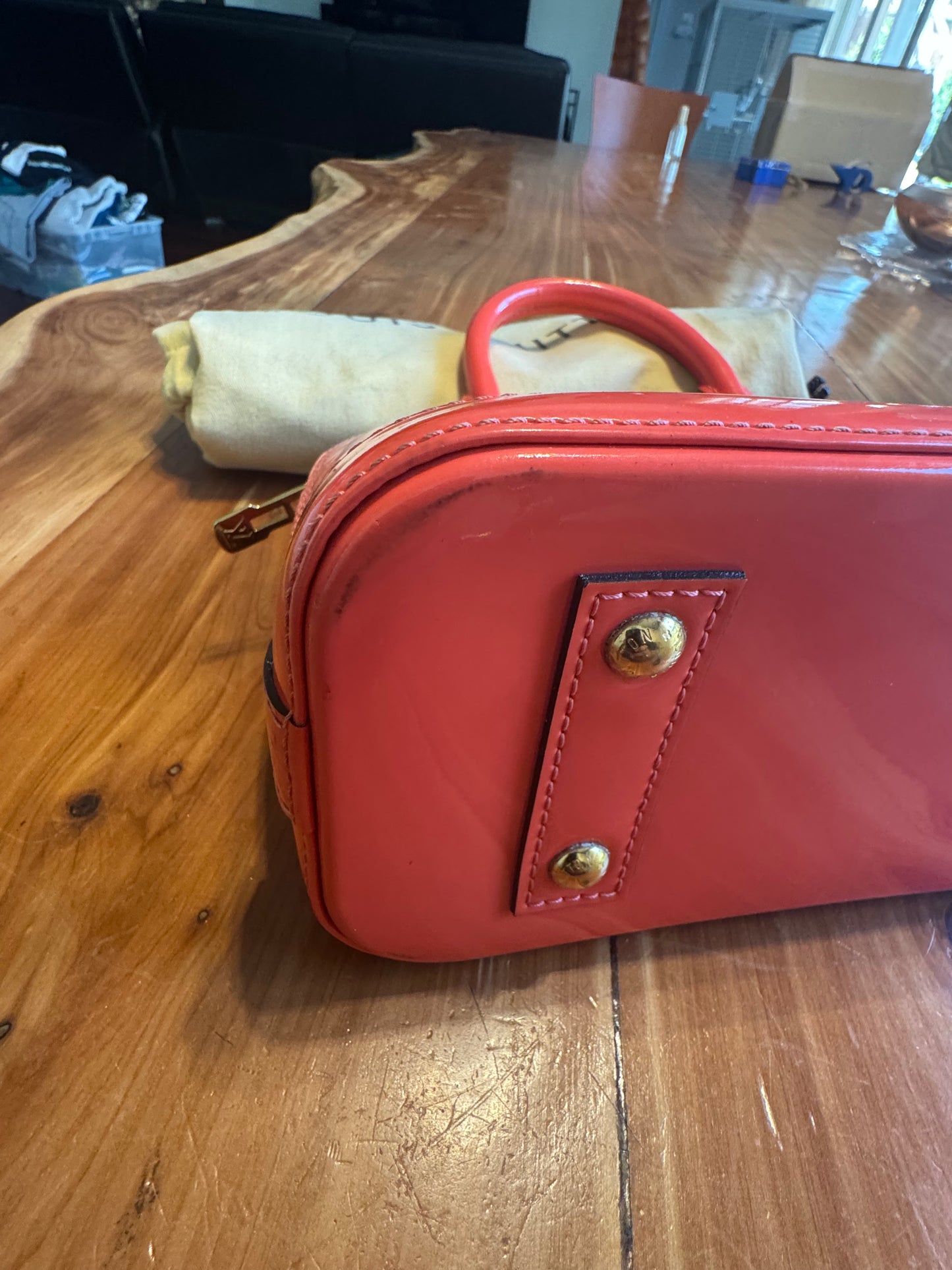 Louis Vuitton Alma BB – Vernis Leather (Coral/Pink)