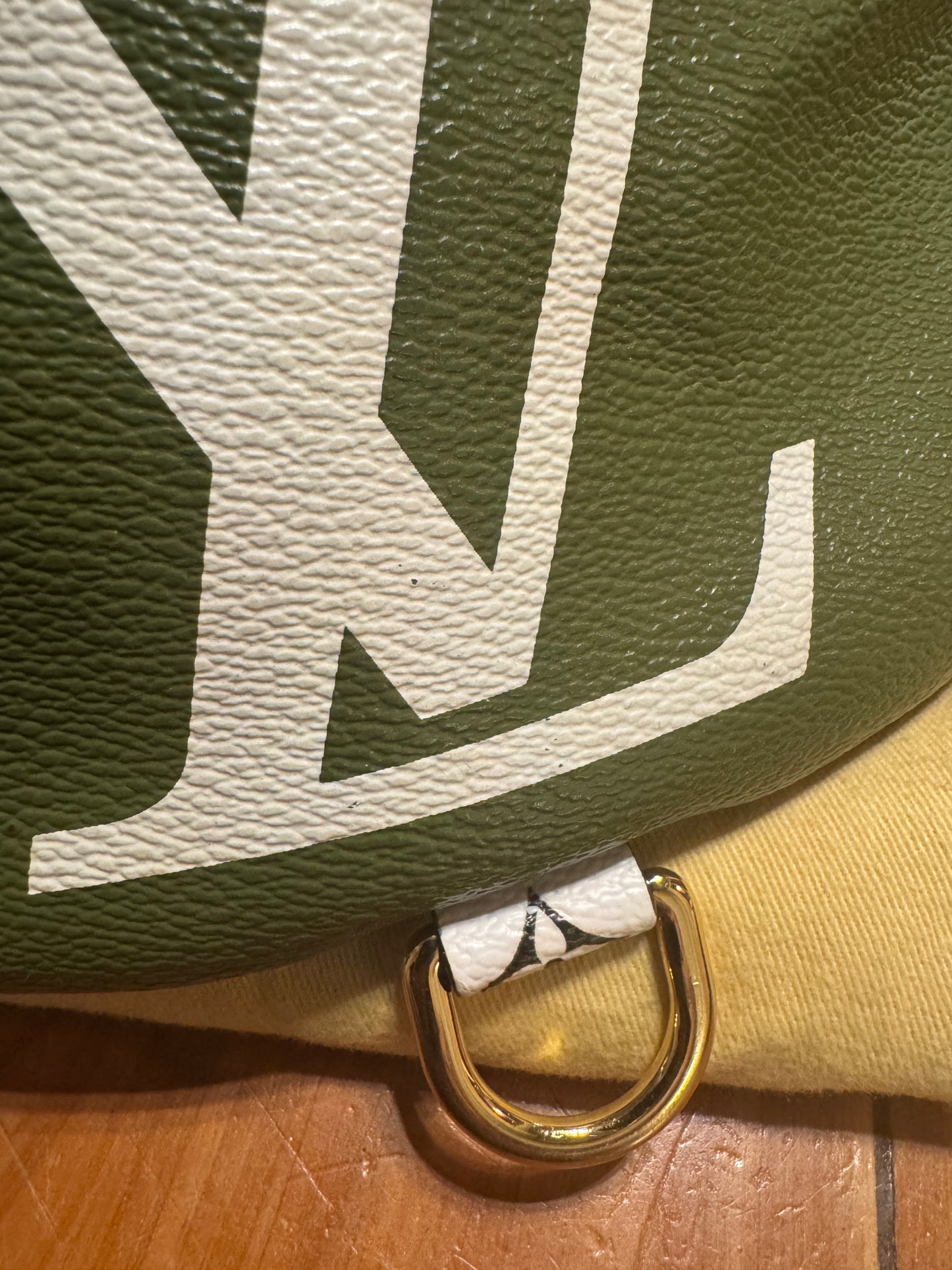 Louis Vuitton Monogram Giant Bumbag , Khaki / White