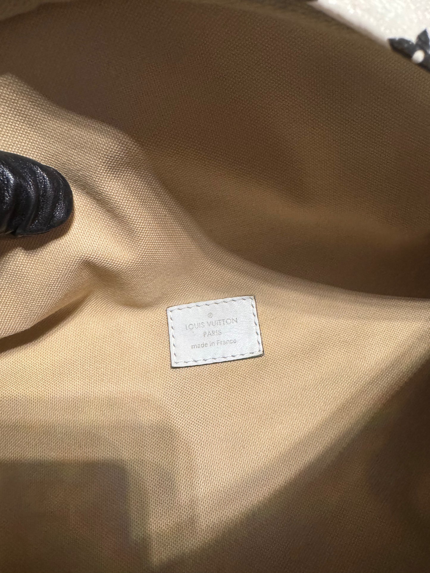 Louis Vuitton Monogram Giant Bumbag , Khaki / White