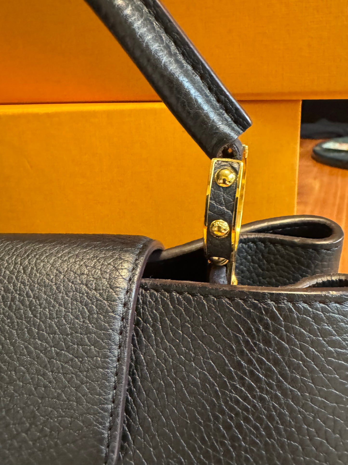 Louis Vuitton Capucines MM – Black Taurillon Leather – Full Set (Box + Dust Bag) – Elegant & Iconic