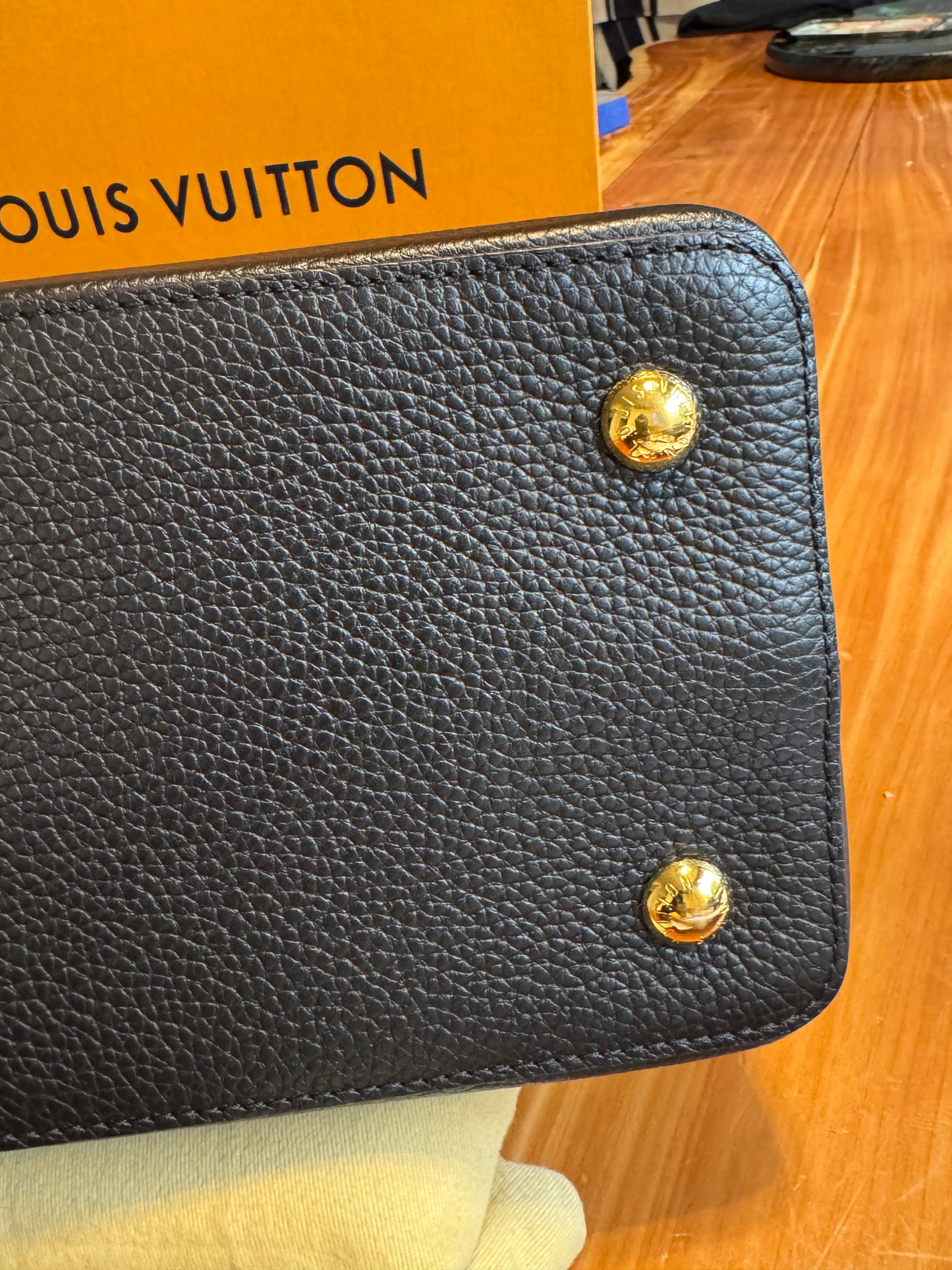 Louis Vuitton Capucines MM – Black Taurillon Leather – Full Set (Box + Dust Bag) – Elegant & Iconic