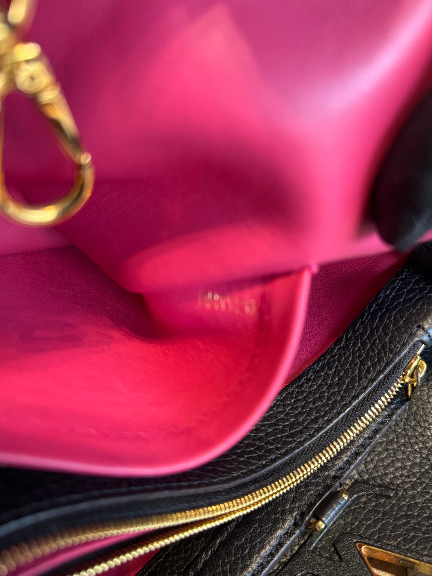 Louis Vuitton Capucines MM – Black Taurillon Leather – Full Set (Box + Dust Bag) – Elegant & Iconic