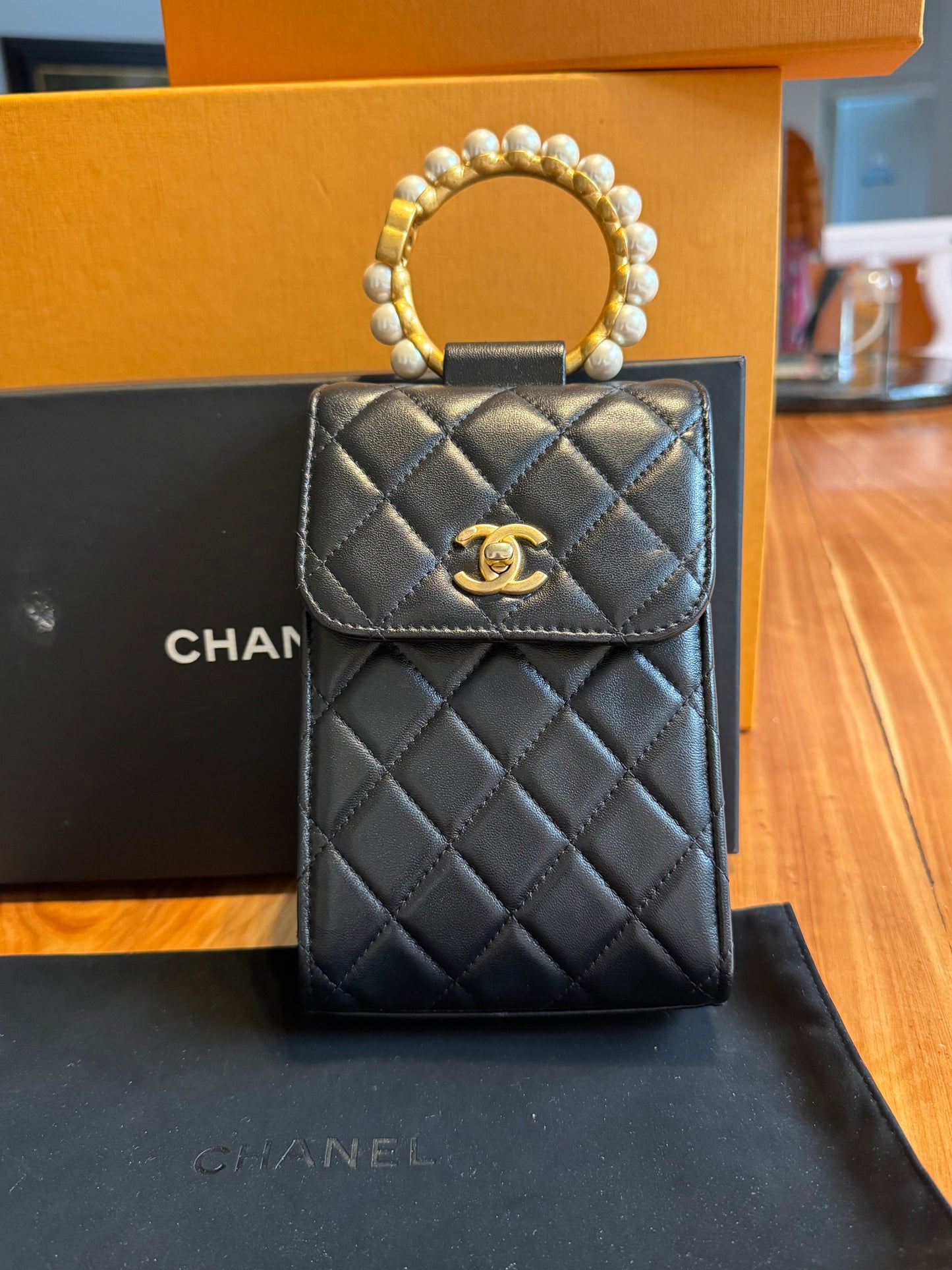 Chanel Pearl-Handle Quilted Phone Holder – Black Lambskin & Gold Hardware – Entrupy Verified
