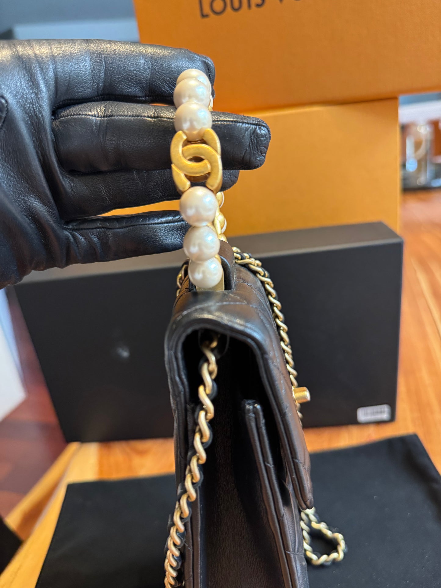 Chanel Pearl-Handle Quilted Phone Holder – Black Lambskin & Gold Hardware – Entrupy Verified